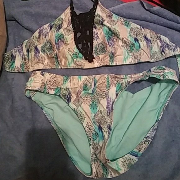 Bathing suits - Picture 3 of 8